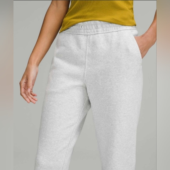 Lululemon Loungeful High Rise Cropped Jogger in Light Grey Size 8 - Picture 7 of 12